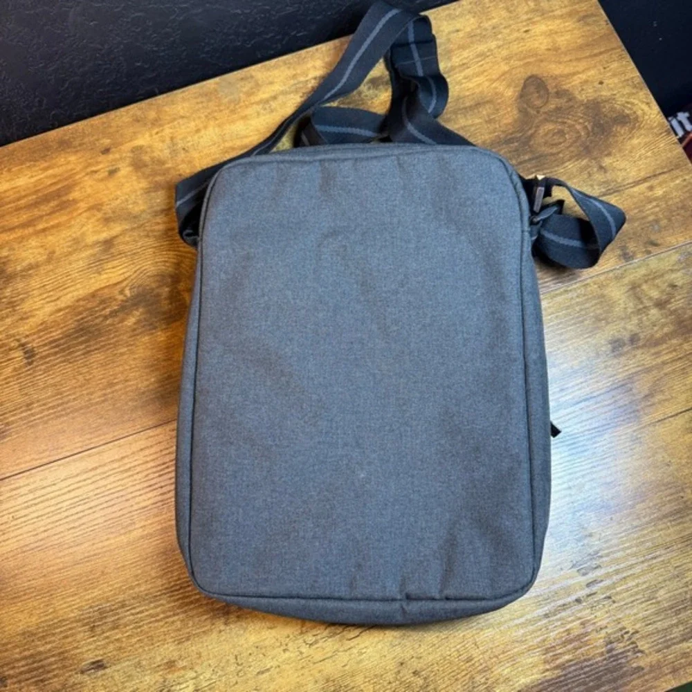 Solo‎ New York Carnival Players Club Grey Polyester Messenger Bag Unisex O/S
